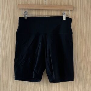 Aritzia Golden Butter Black Women's Shorts 6" size 12
